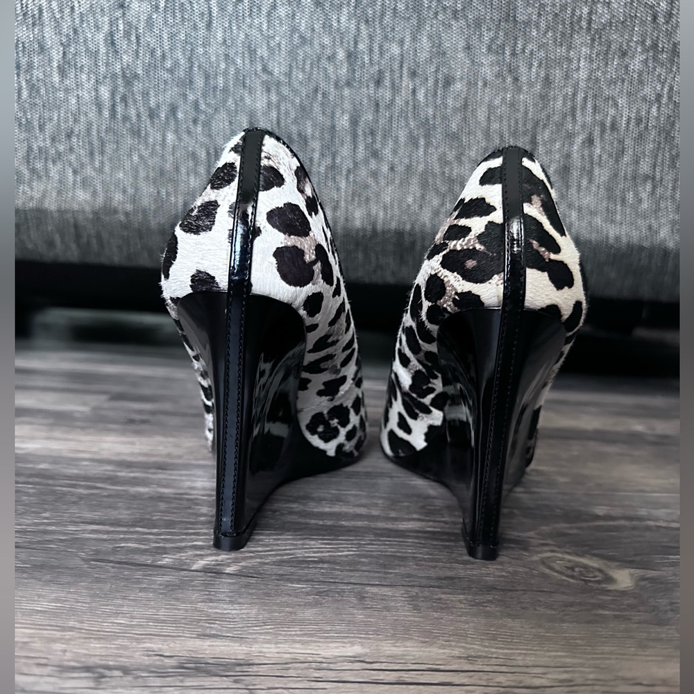 White House | Black House Willow Calf Hair Leopard Print Wedge Heels SZ 7.5 - Picture 3 of 14